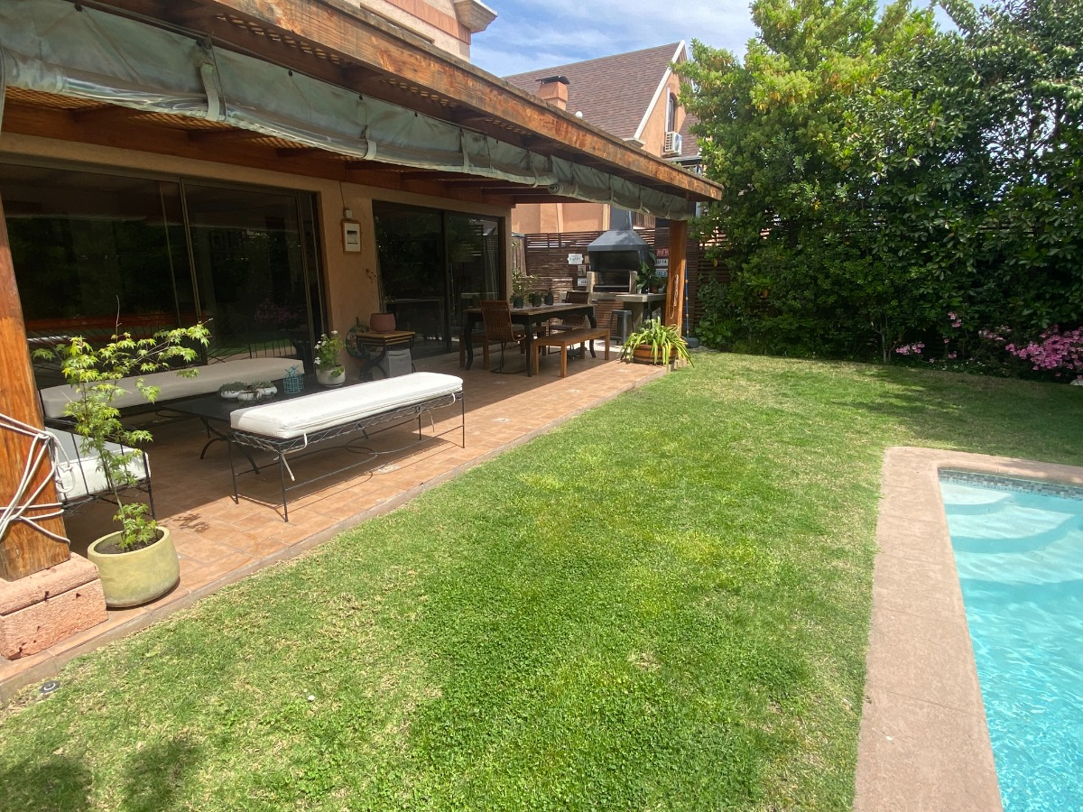 Venta Casa NOSP 4D en suite Walk-in cl&oacute;set 4B 2E 1B San Carlos de Apoquindo - Las Condes