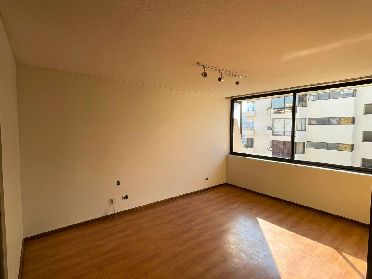 Arriendo Departamento SO 3D en suite 3B 1E 1B Barrio El Golf - Las Condes