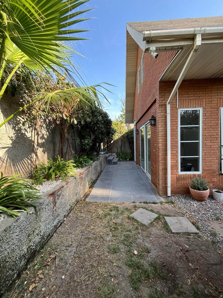 Arriendo Casa 2D Los Dominicos - Las Condes