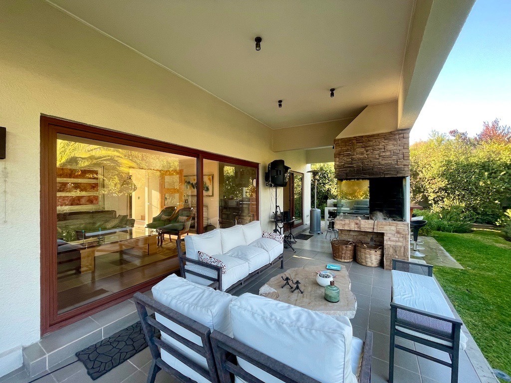 Venta Casa O 5D en suite Walk-in cl&oacute;set 5B 2E 2B Chicureo - Colina