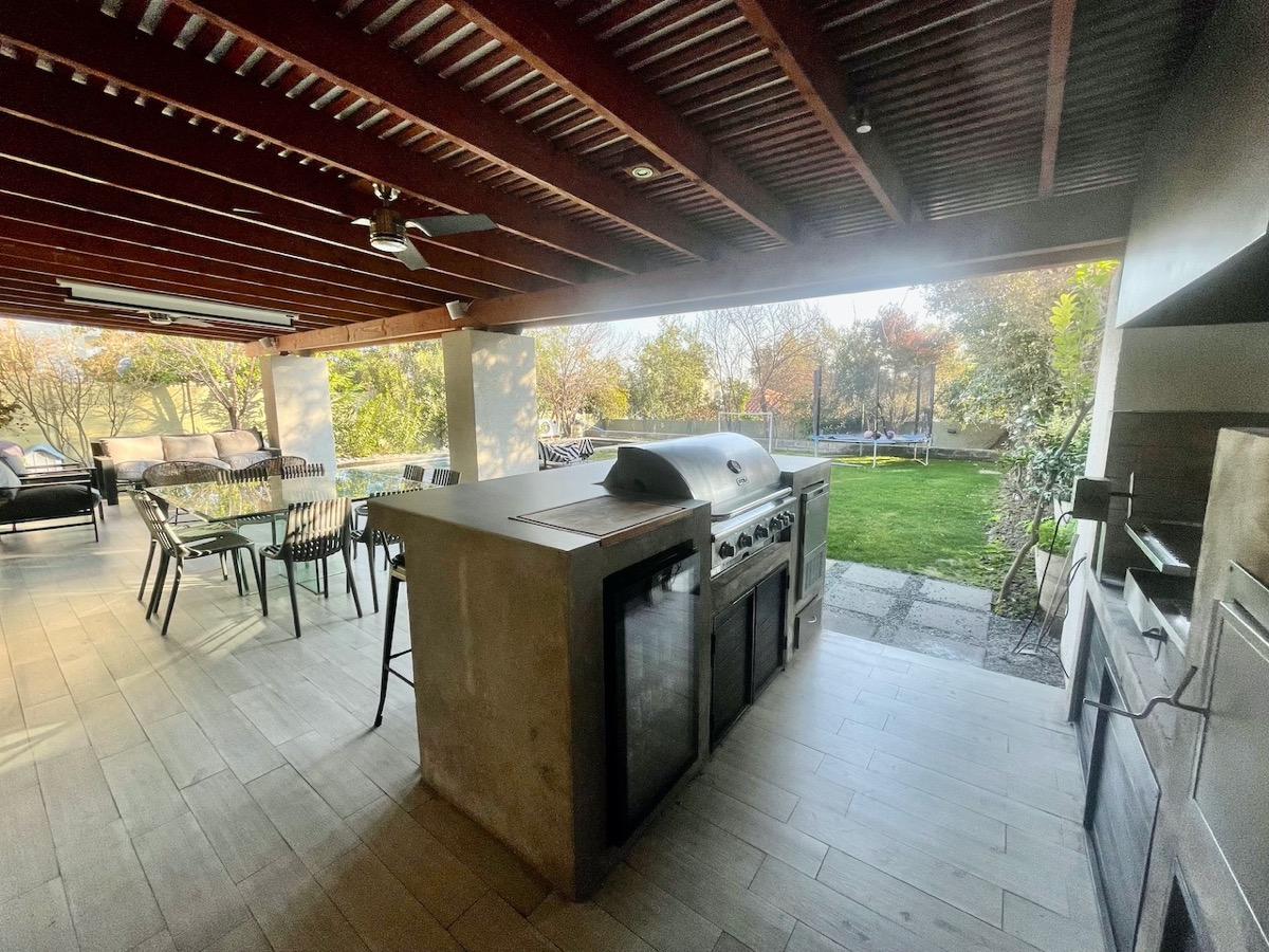 Venta Casa NP 5D en suite Walk-in cl&oacute;set 5B 2E 2B Chicureo - Colina