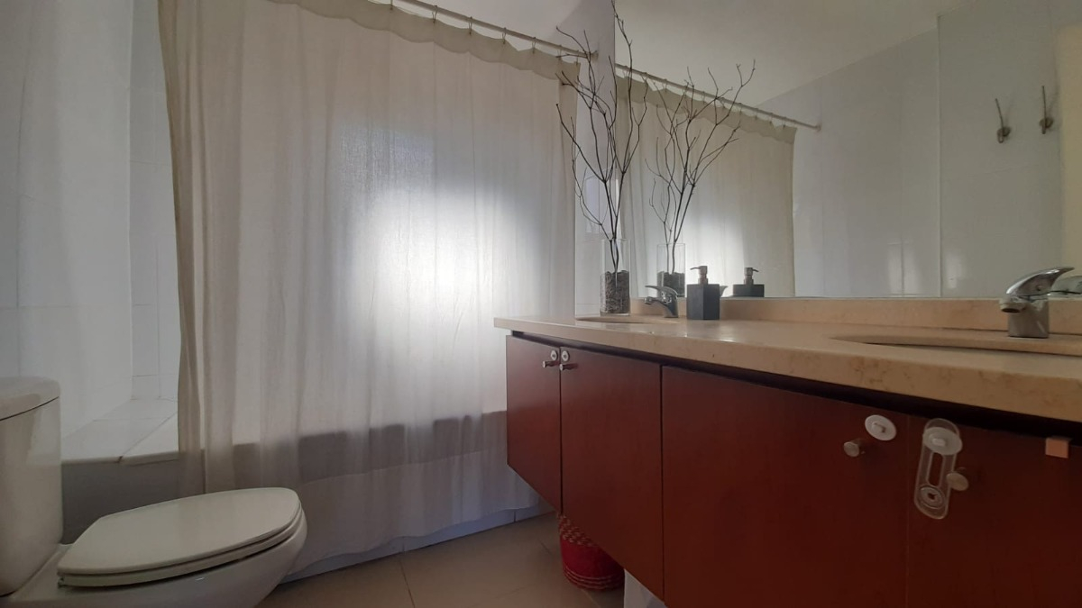 Arriendo Casa 4D 4B 2E 1B San Carlos de Apoquindo - Las Condes