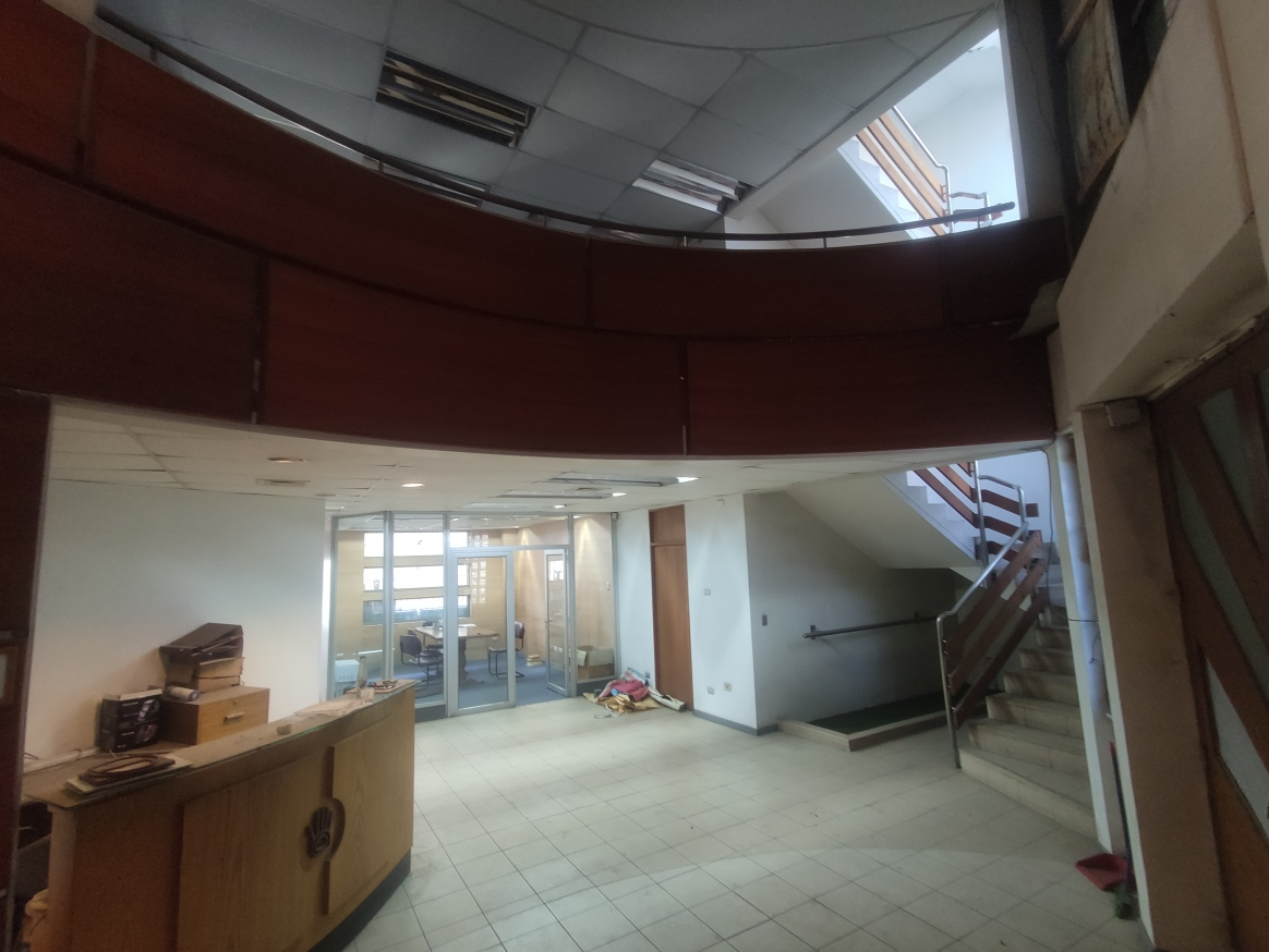 Propiedad Industrial: Edificio De Oficinas Y Galp&oacute;n