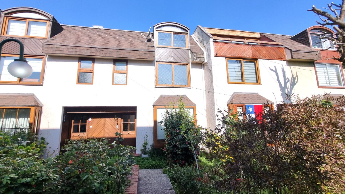 Arriendo Casa P 5D en suite Walk-in cl&oacute;set 4B 1E Carlos Ossand&oacute;n - La Reina