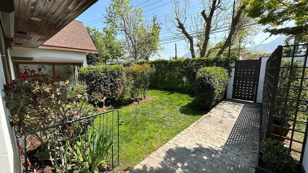 Venta Casa N 4D en suite 4B 2E 1B Nuestra Se&ntilde;ora del Rosario - Vitacura