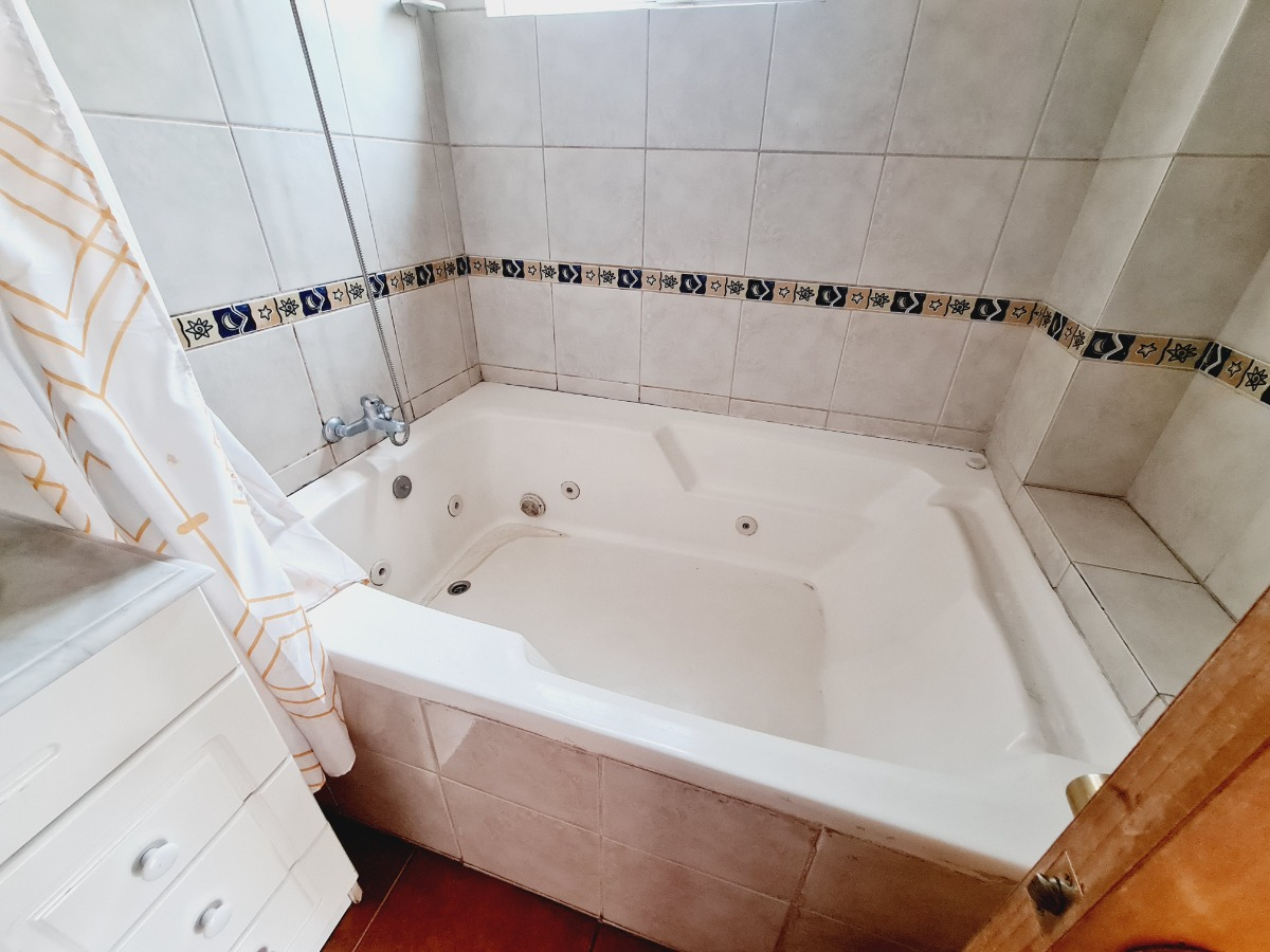 Arriendo Casa SO 6D 3B 2E 1B Nuestra Se&ntilde;ora del Rosario - Vitacura