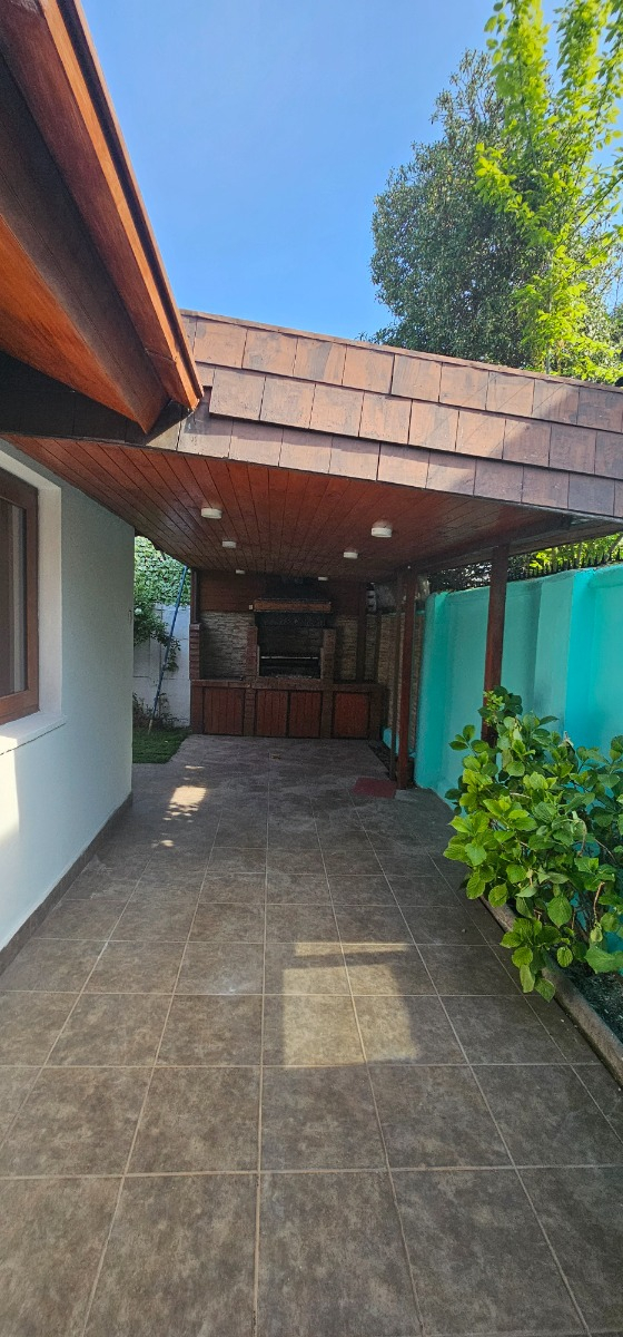 Arriendo Casa NO 5D en suite 3B 2E 1B Alto Las Condes - Las Condes