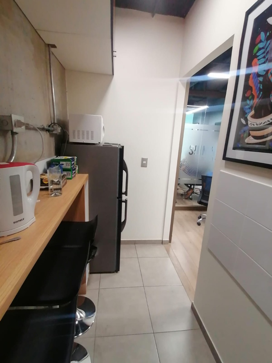 Venta Oficina 2B 2E Metro Sim&oacute;n Bolivar - La Reina