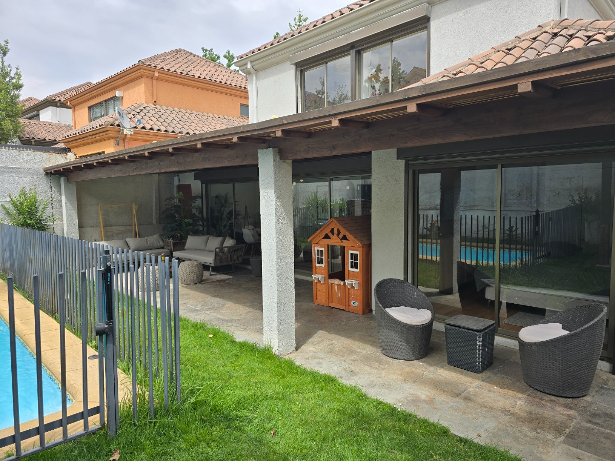 Venta Casa P 5D 4B 2E 2B San Carlos de Apoquindo - Las Condes