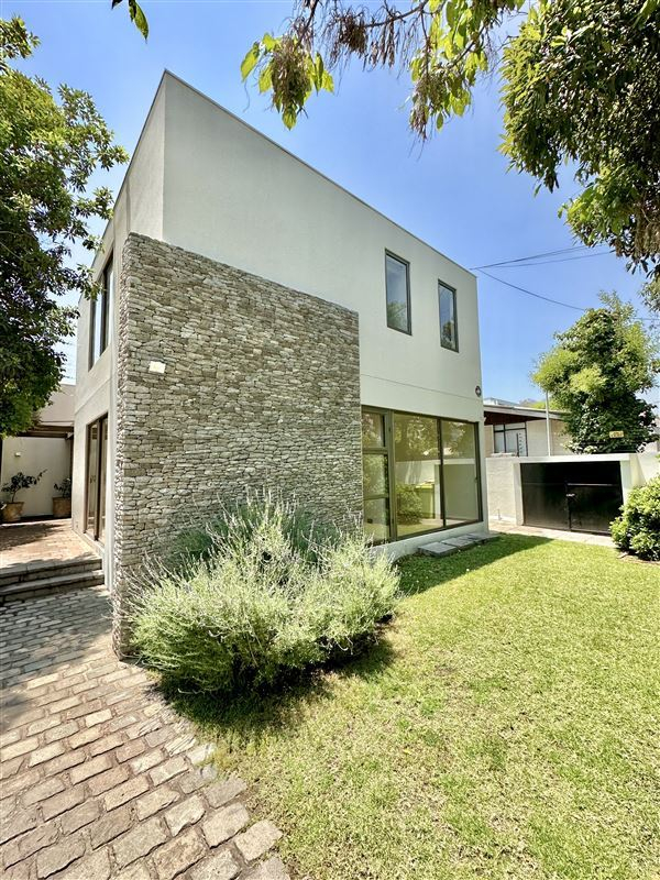 Arriendo Casa NorOriente-Poniente 5D 3B 2E 1B Jard&iacute;n Del Este - Vitacura