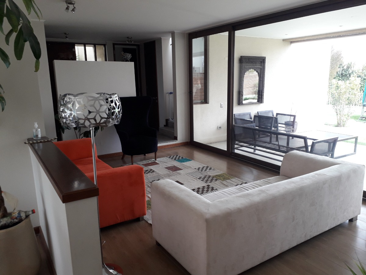Venta Casa N 4D en suite Walk-in cl&oacute;set 4B 3E 1B Chicureo - Colina