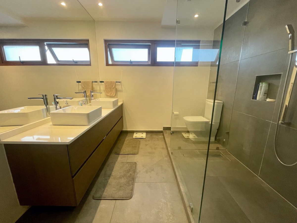 Venta Casa NP 5D en suite Walk-in cl&oacute;set 5B 2E 2B Chicureo - Colina