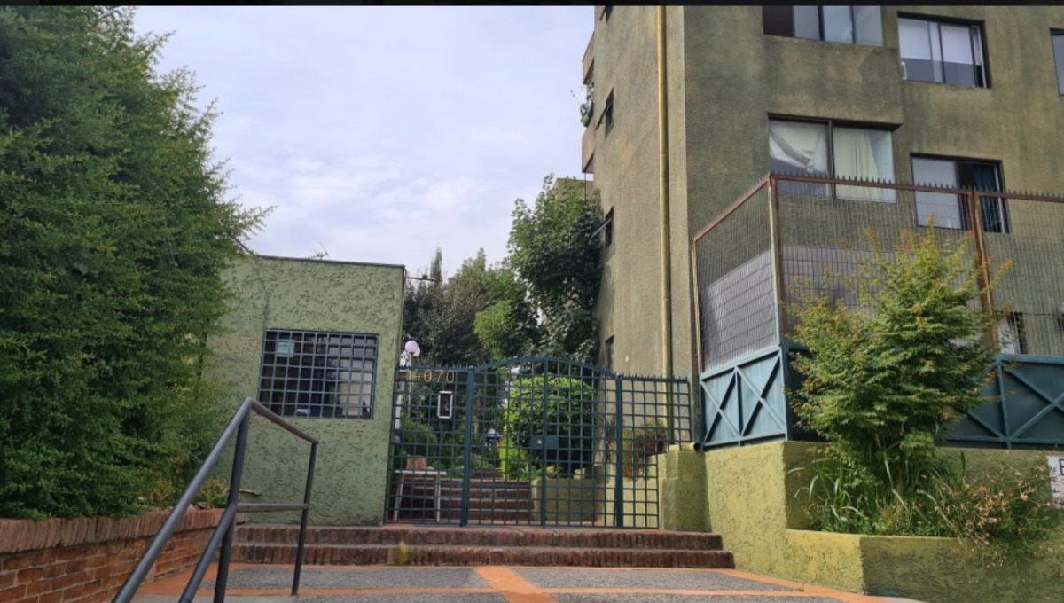 Venta Departamento NP 2D 1B 1E 1B Antigua Lo Barnechea - Lo Barnechea