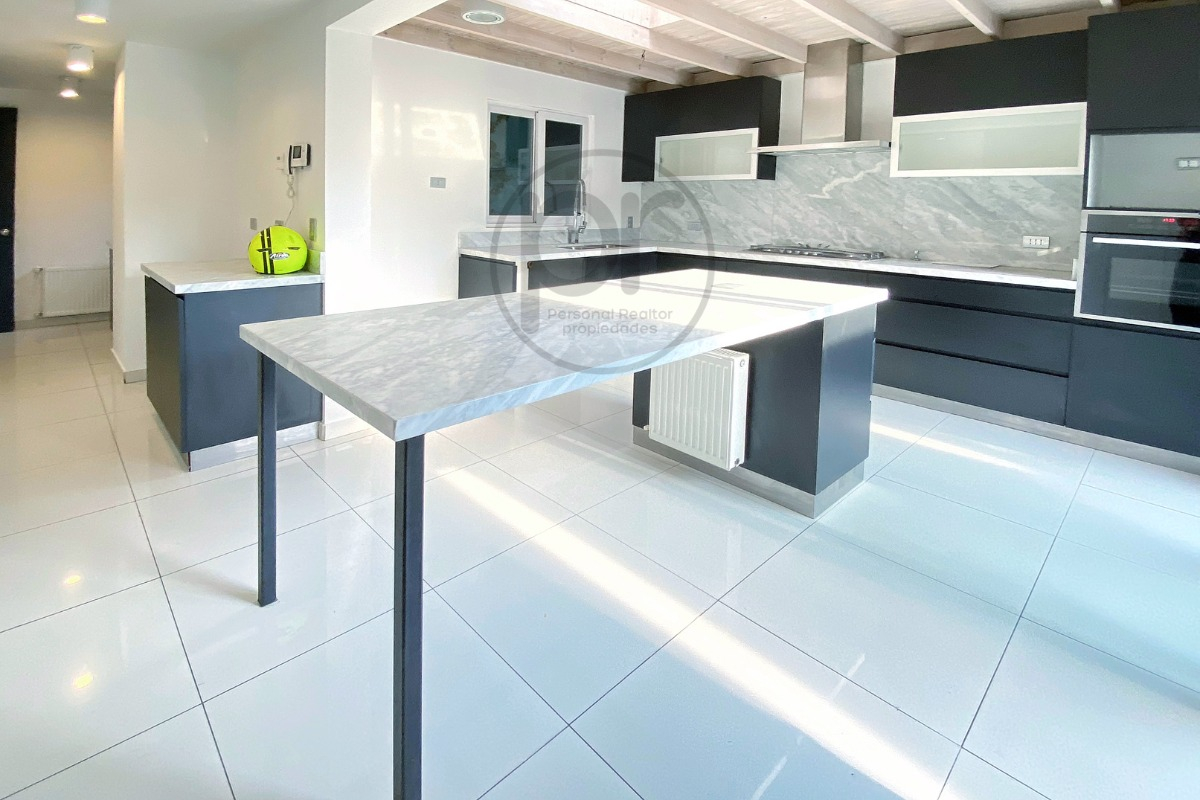 Arriendo Casa NO 3D en suite Walk-in cl&oacute;set 4B 3E 1B Juan XXIII - Vitacura