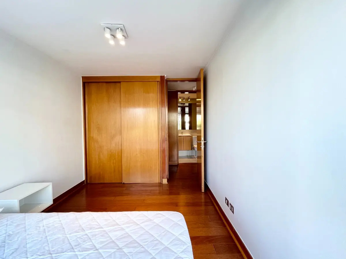 Arriendo Departamento S 4D en suite Walk-in cl&oacute;set 3B 2E 1Bd Barrio El Golf - Las Condes