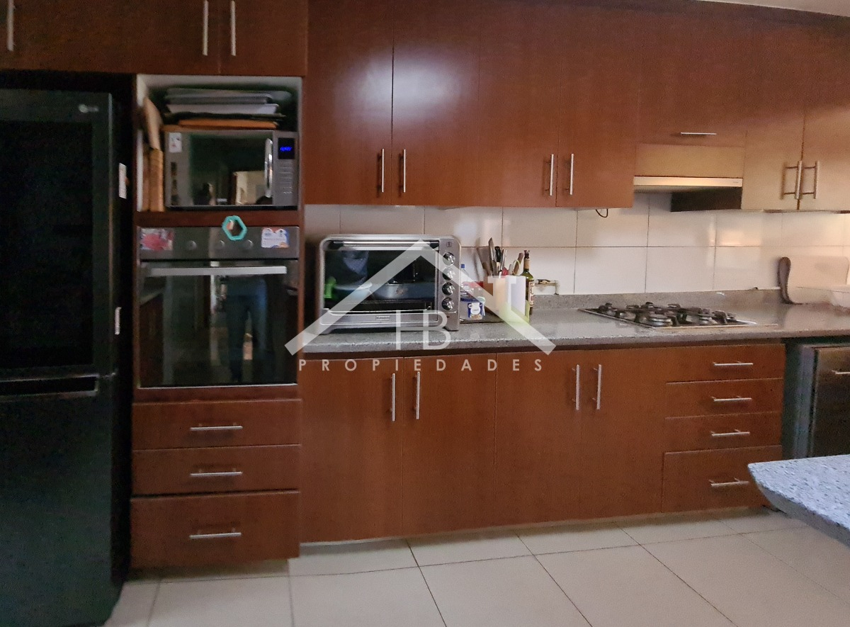 Venta Casa P 5D en suite Walk-in cl&oacute;set 6B 2E 1B San Carlos de Apoquindo - Las Condes