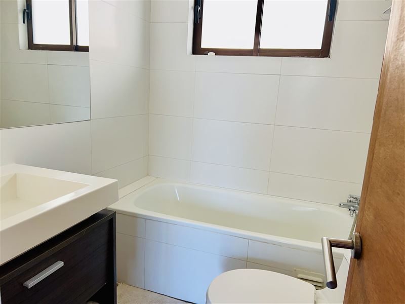 Venta Casa Poniente 5D en suite Walk-in cl&oacute;set 6B 4E 1B El Remanso - Las Condes