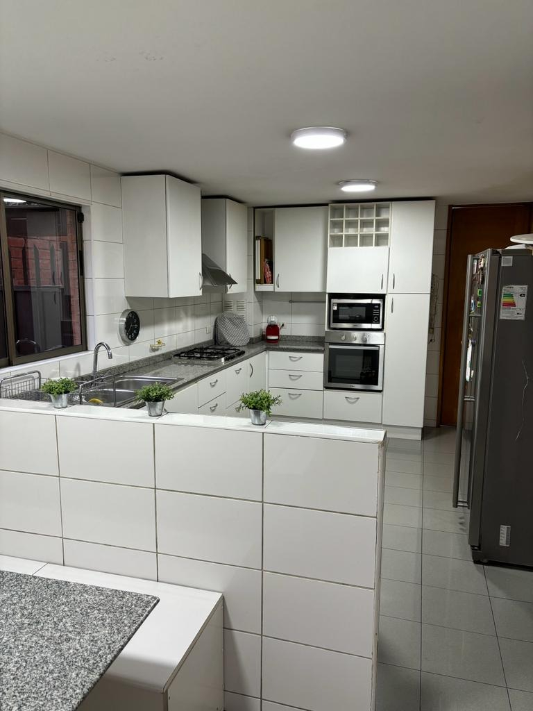 Venta Casa NOSP 5D en suite Walk-in cl&oacute;set 4B 2E 1B Los Trapenses - Lo Barnechea