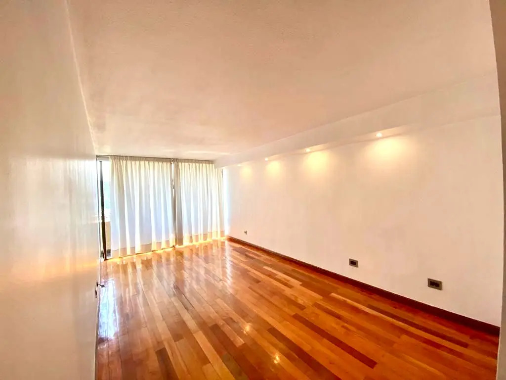 Arriendo Departamento 2D Parque Arauco - Las Condes