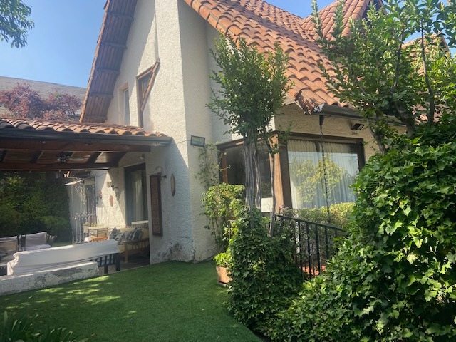 Arriendo Casa NP 5D en suite Walk-in cl&oacute;set 3B 2E 1B Los Dominicos - Las Condes