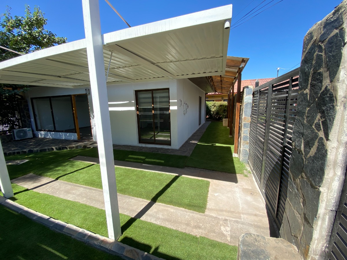 Venta Casa NO 3D 2B 2E 1Bd Carlos Ossand&oacute;n - La Reina