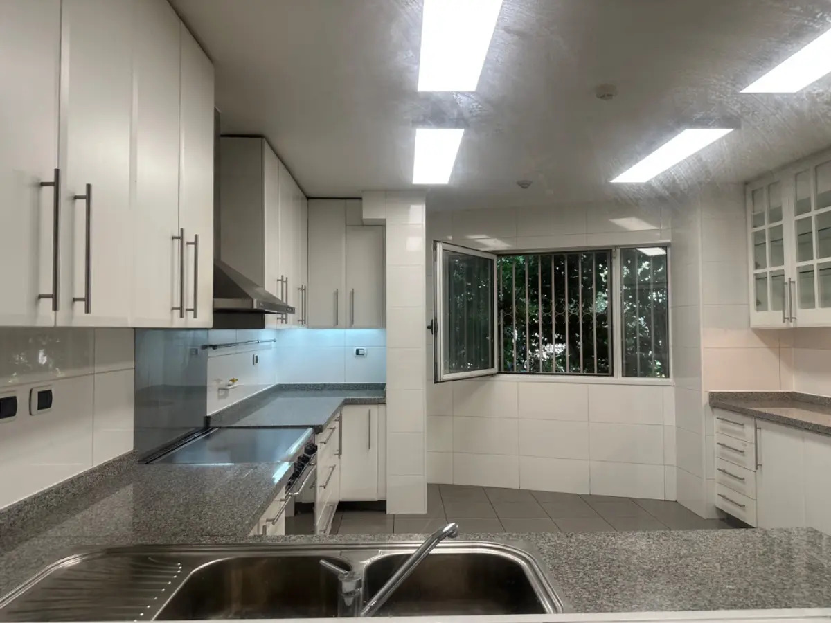 Arriendo Departamento SO 4D en suite Walk-in cl&oacute;set 4B 3E 1B Lo Curro - Vitacura