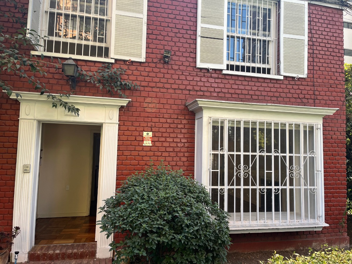 Arriendo Casa NO 3D 2B 1E Metro Escuela Militar - Las Condes