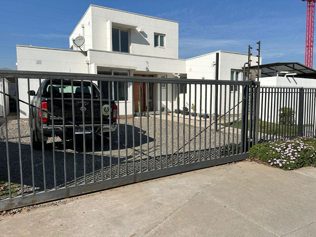 Arriendo Casa NO 4D en suite Walk-in cl&oacute;set 3B 3E 1B La Dehesa - Lo Barnechea