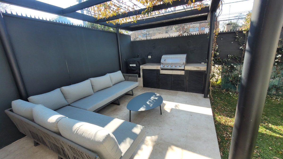 Arriendo Casa NP 4D 4B 2E 2B Borde R&iacute;o - Casa Piedra - Vitacura