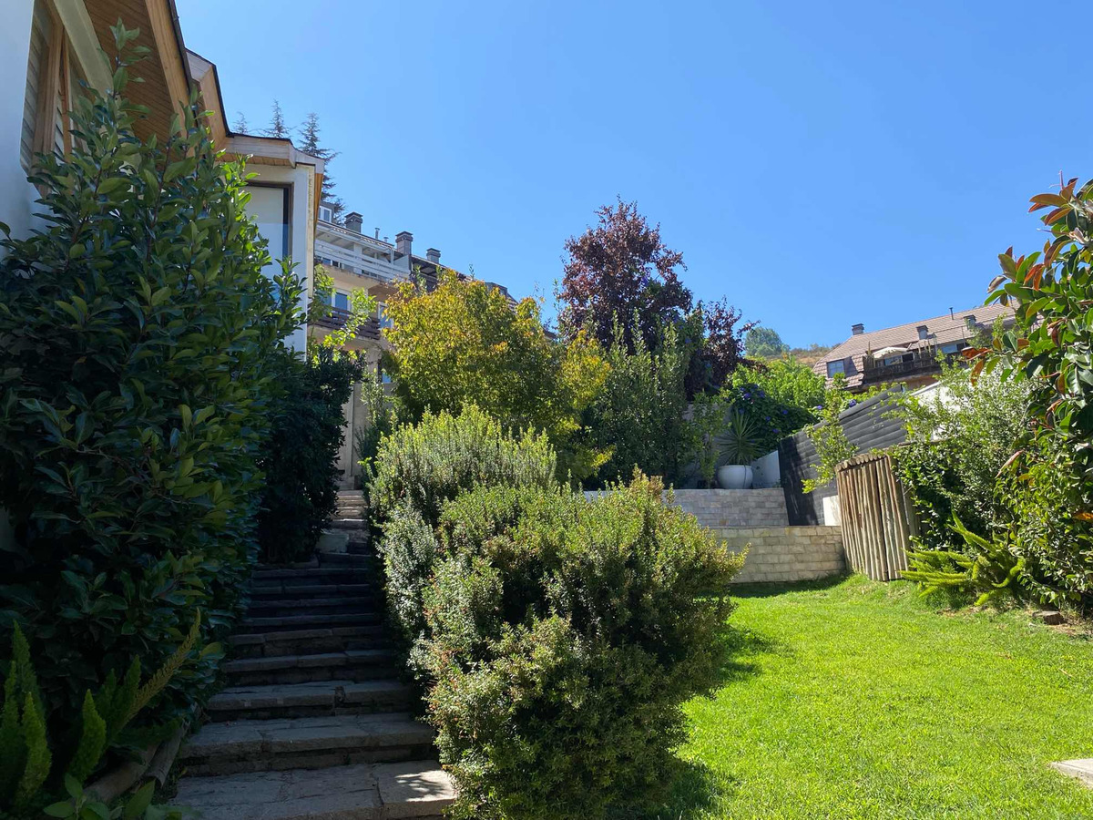 Venta Casa 5D Walk-in cl&oacute;set 4B 1E 1B Los Dominicos - Las Condes