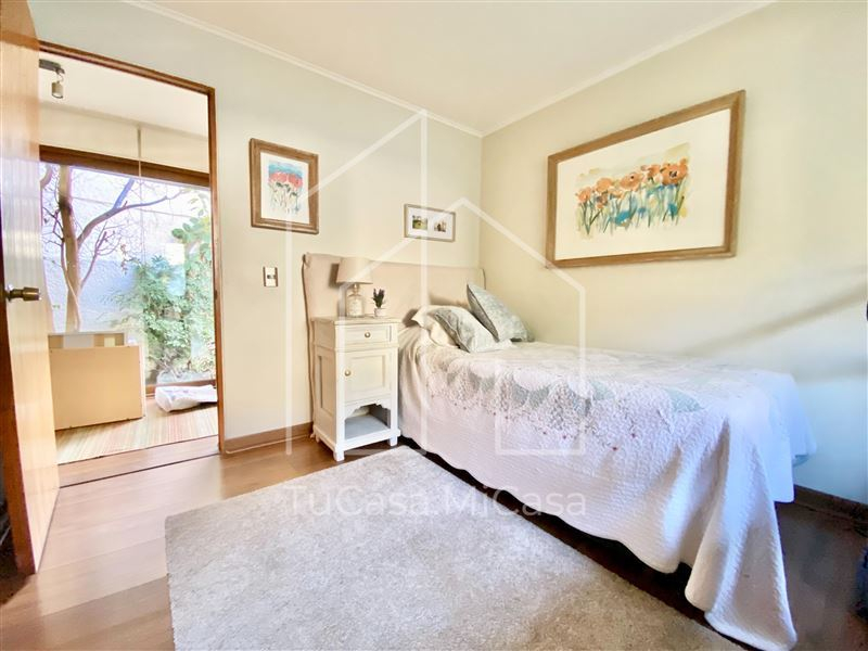 Venta Casa Nor-Oriente 4D en suite Walk-in cl&oacute;set 3B 2E 1B San Carlos de Apoquindo - Las Condes