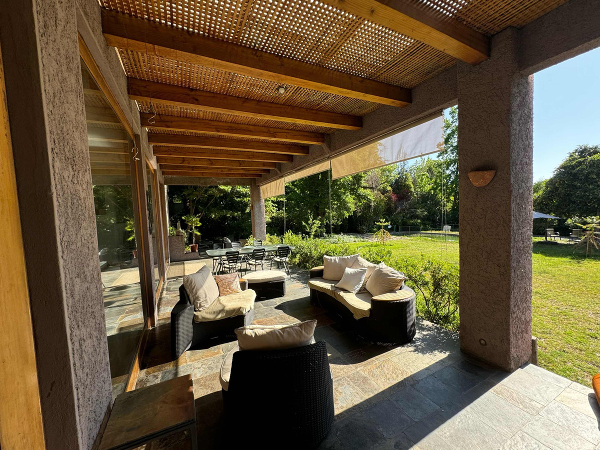 Venta Casa NO 5D 5B 8E 1B Los Dominicos - Las Condes