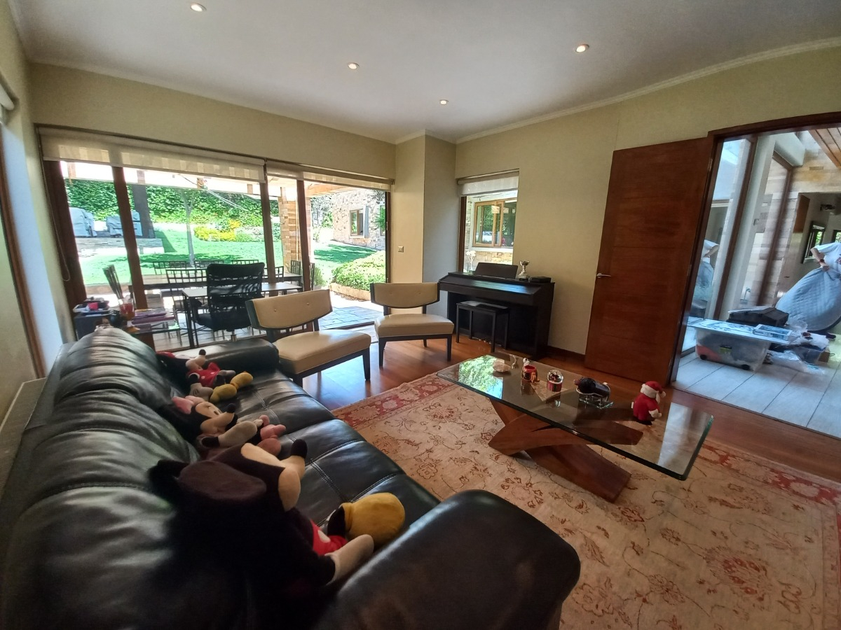 Venta Casa NP 5D en suite Walk-in cl&oacute;set 4B 6E 2B Chicureo - Colina