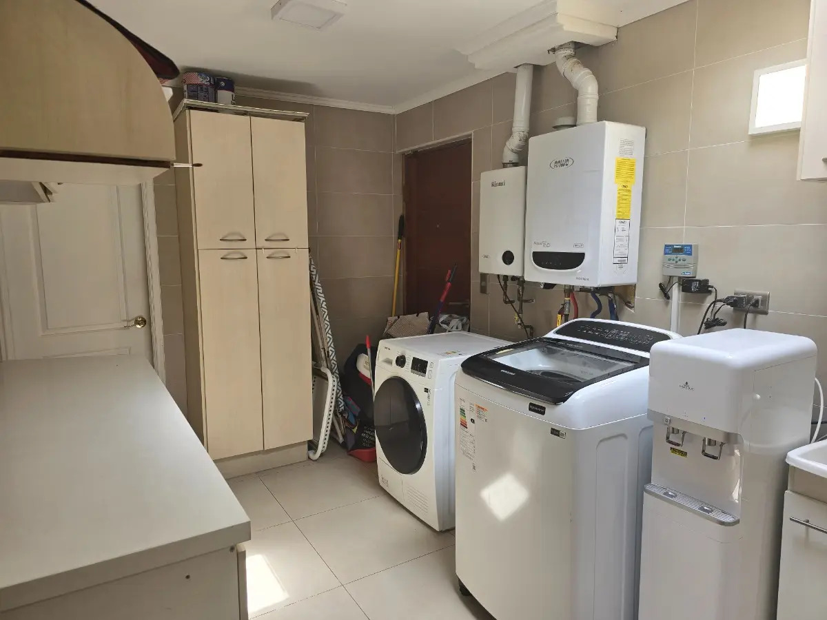 Venta Casa P 5D 4B 2E 2B San Carlos de Apoquindo - Las Condes