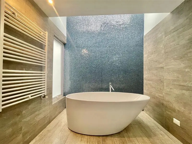 Arriendo Casa NorOriente-Poniente 6D 4B 2E 1B Borde R&iacute;o - Casa Piedra - Vitacura