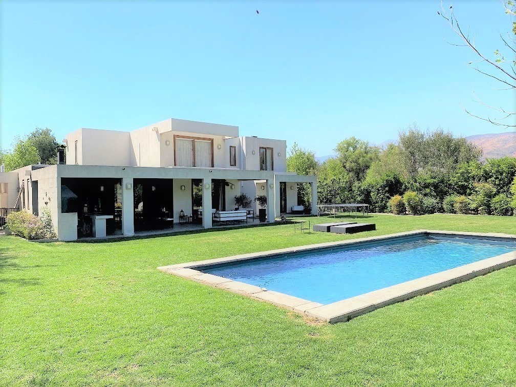 Venta Casa O 4D en suite Walk-in cl&oacute;set 4B 2E Chicureo - Colina