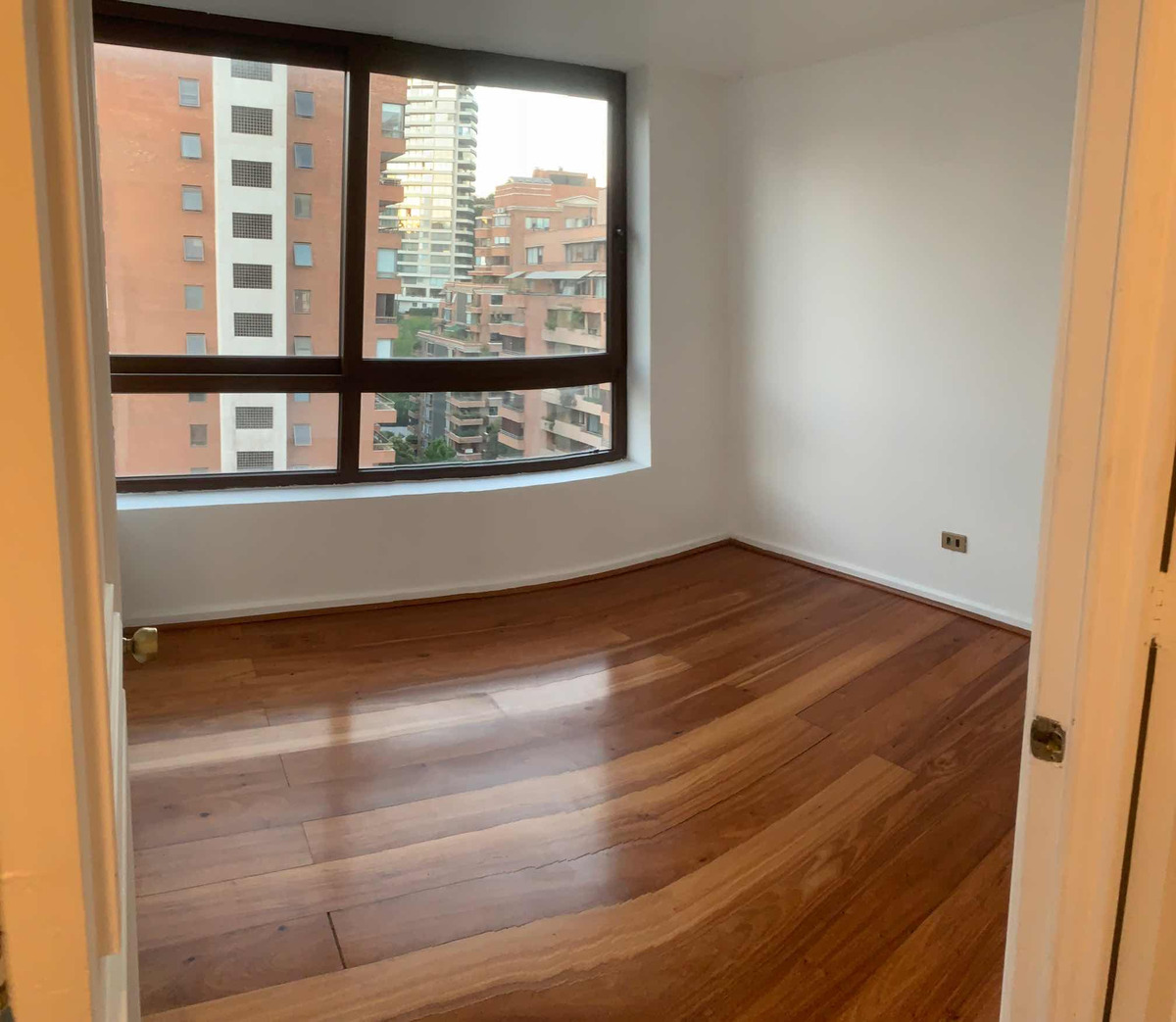 Arriendo Departamento 3D 3B 1E 1B Barrio El Golf - Las Condes