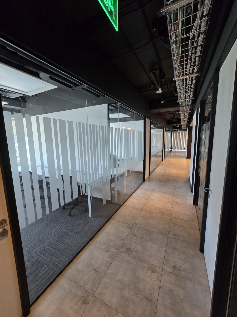 Arriendo Oficina S 6B 2E Barrio El Golf - Las Condes