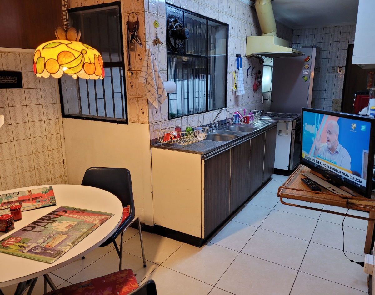 Venta Casa NO 3D 2B 2E 1B Metro Sim&oacute;n Bolivar - La Reina