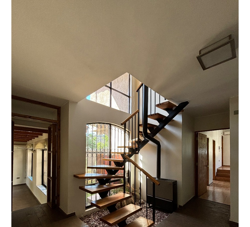 Arriendo Casa 6D en suite Walk-in cl&oacute;set 4B 3E 1B Quinchamal&iacute; - Las Condes