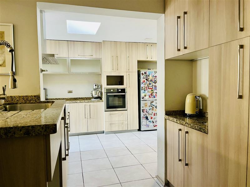 Venta Casa Poniente 5D en suite Walk-in cl&oacute;set 6B 4E 1B El Remanso - Las Condes