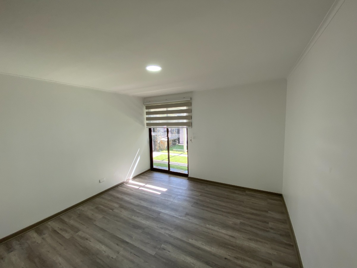 Venta Casa NO 3D 2B 2E 1Bd Carlos Ossand&oacute;n - La Reina