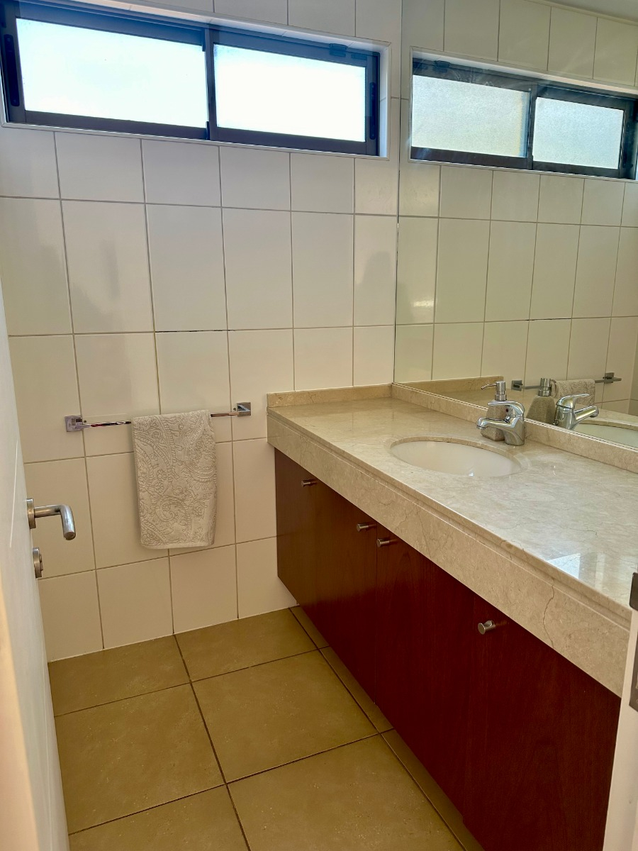 Venta Casa NP 5D en suite Walk-in cl&oacute;set 4B 2E San Carlos de Apoquindo - Las Condes