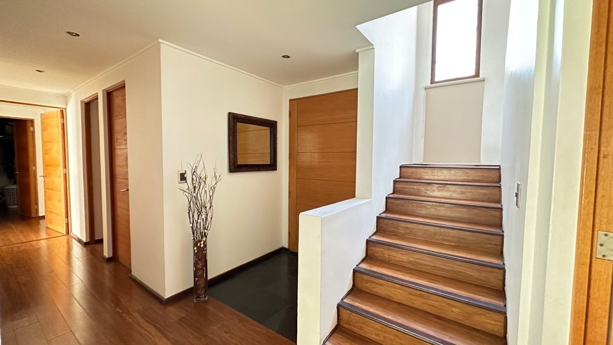 Venta Casa O 5D en suite Walk-in cl&oacute;set 4B 2E 1B Chicureo - Colina