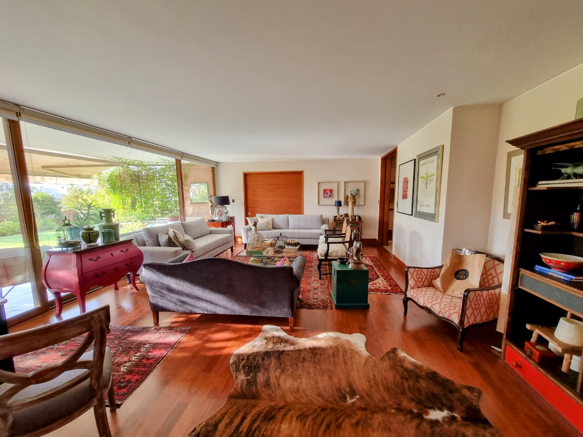 Venta Casa NOSP 5D 5B 4E 1B San Carlos de Apoquindo - Las Condes