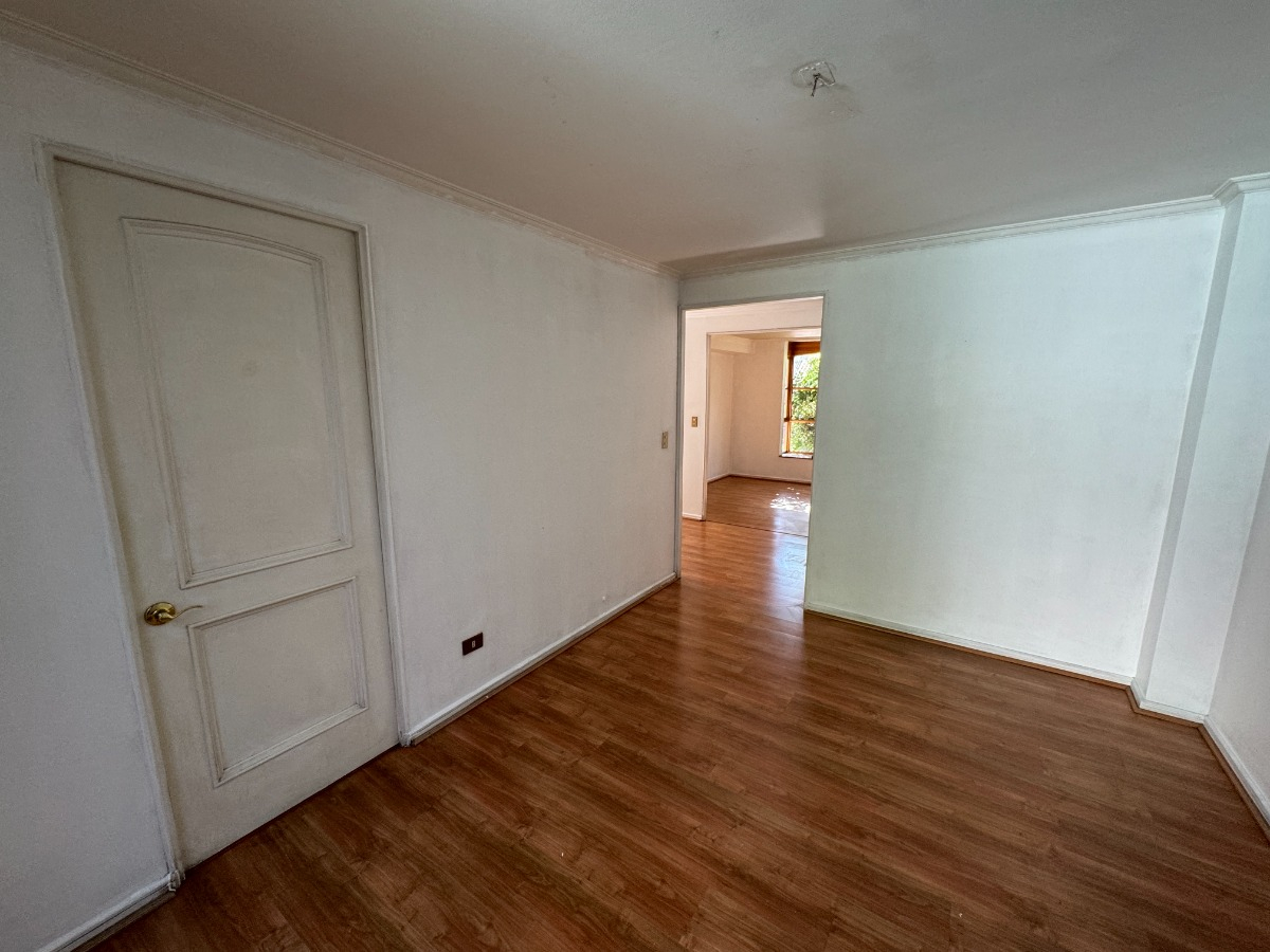 Arriendo Casa NO 4D en suite Walk-in cl&oacute;set 3B 2E San Carlos de Apoquindo - Las Condes