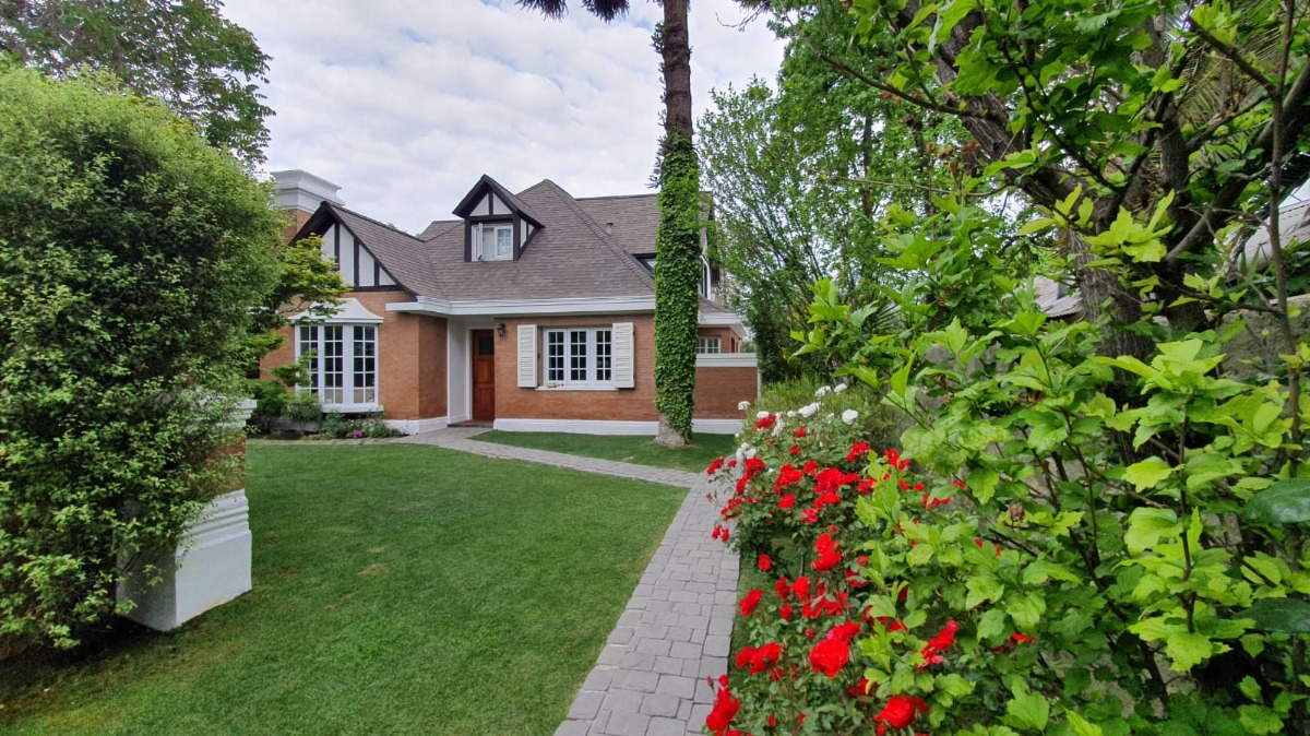 Venta Casa P 4D 2B 4E 1B Rotonda Atenas - Las Condes