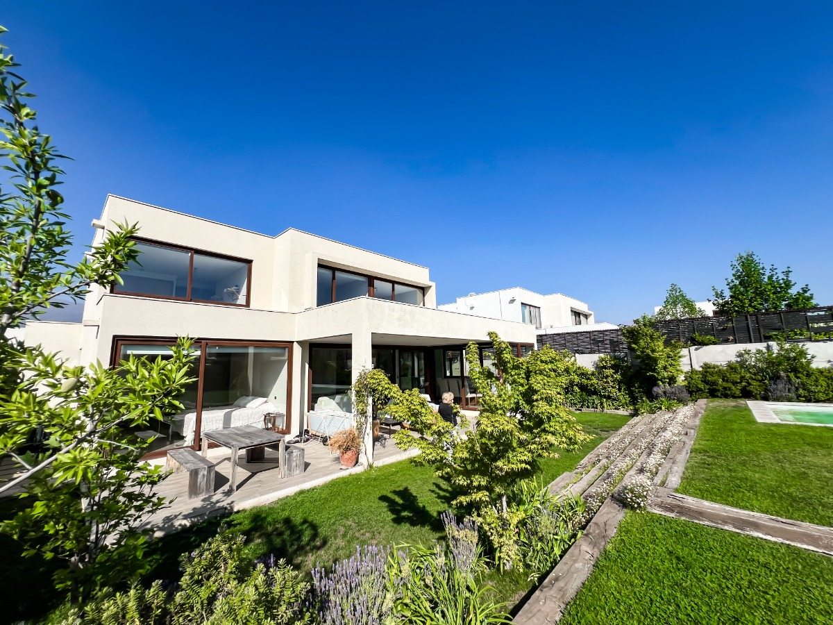 Venta Casa NP 5D en suite Walk-in cl&oacute;set 4B 3E 1B Los Trapenses - Lo Barnechea