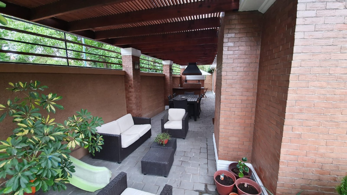 Venta Casa P 4D 2B 4E 1B Rotonda Atenas - Las Condes
