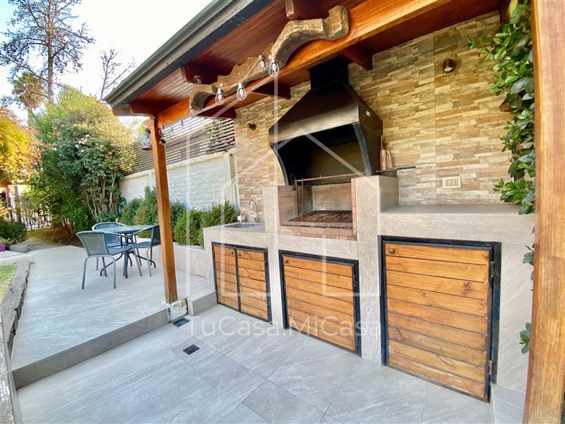 Venta Casa Nor-Oriente 4D en suite Walk-in cl&oacute;set 3B 2E 1B San Carlos de Apoquindo - Las Condes